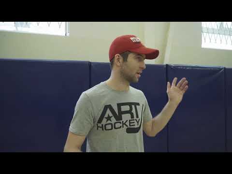 Видео: Формирование посадки и основной стойки хоккеиста в тренировках вне льда