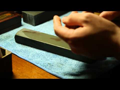 Видео: Правка ремесленного ножа на природных камнях.