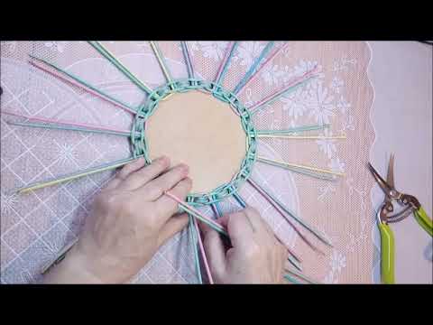 Видео: Цветная вазочка с фанерным дном из бумажной лозы