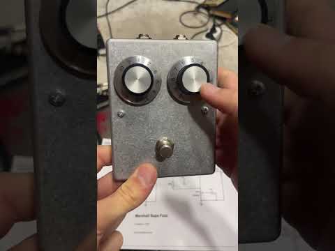 Видео: Обзор на клон Marshall Supa Fuzz (Tone Bender mkii)