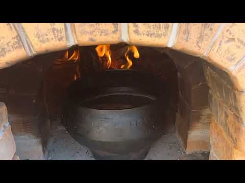 Видео: Вкусный Борщ готовится в русской печи .