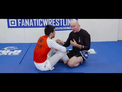 Видео: Джон Данахер учит, как избежать гильотины высокого локтя