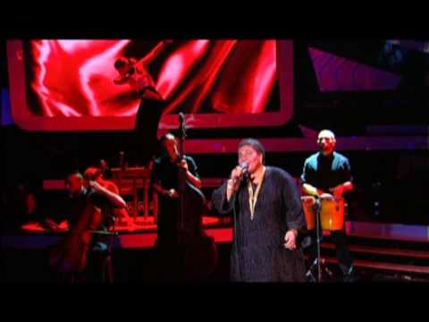 Видео: Ева Польна - Сезария Эвора (Bésame Mucho)