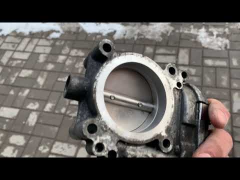 Видео: Mercedes Benz w204 замена теплообменника чистка форсунок replacement engine oil housing injector