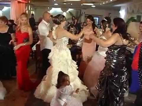 Видео: POP TV ПРЕДСТАВЯ Меди и фамилия