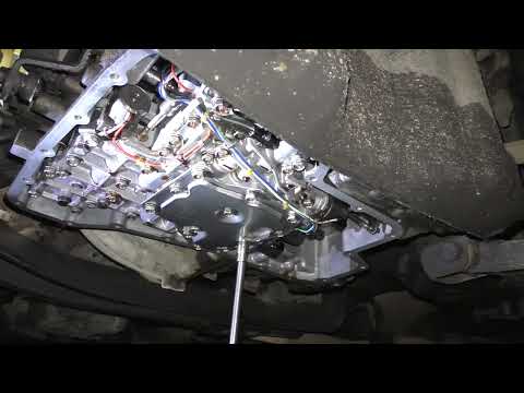 Видео: Замена масла в АКПП. NISSAN ALMERA Еngine QG16.  2007г