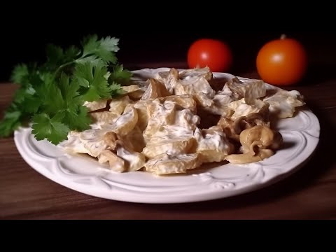 Видео: Жареные вешенки. Жареные грибы с луком и сметаной.