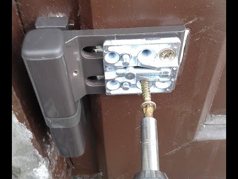 Видео: Замена петли пластиковой двери.