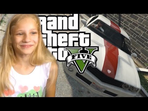 Видео: МОЯ СЕСТРА ВПЕРВЫЕ ИГРАЕТ В GTA 5