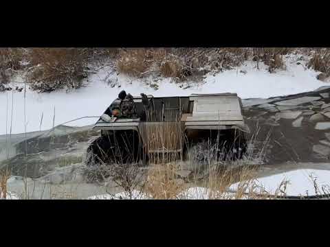 Видео: выйдет ли на этот раз ??? на лёд вездеход с заднемоторной компоновки на шинах арктиктранс