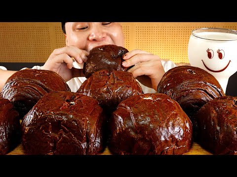 Видео: Шоколадный хлеб со взбитыми сливками, молоко, десерт, асмр, вкусная еда, корейский мукбанг