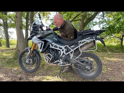 Видео: Triumph Tiger 900 Rally Pro — внедорожный тест на штатных шинах (ограничения)