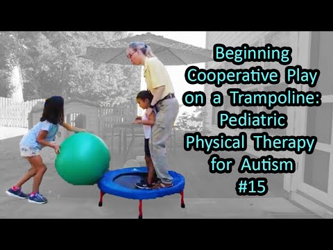 Видео: # 15 Начало совместной игры на батуте: детская физиотерапия аутизма
