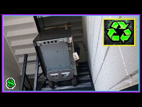 Видео: Видеоблог о переработке. Утилизация огромного холодильника. Вывоз металлолома. Тяжелая работа ♻️🤑