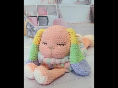 Видео: Радужная зайка пижамница крючком!