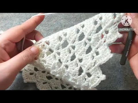 Видео: Как связать новую треугольную шаль с характерным декором по бокам крючком.