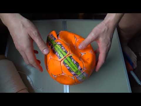 Видео: Ремонт футбольного мяча: как зашить или починить пробитый футбольный мяч. How to fix a soccer ball