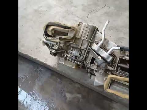 Видео: Замена радиатора печки Марк II в 90 кузове