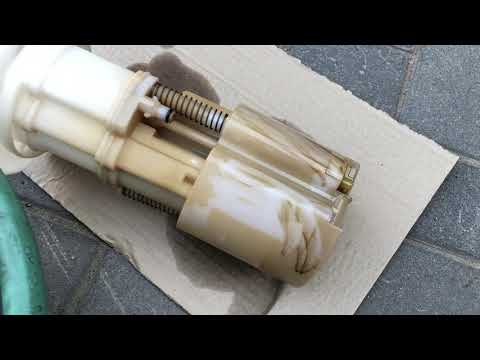 Видео: Infiniti fx35 fx45 g35 cleaning fuel level sensor incorrect work врет датчик уровня топлива чистка