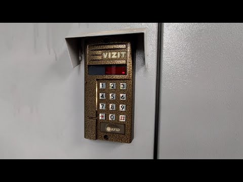 Видео: 🌍Дом на центральной улице города! Лифт (Самарканд-1981 г.в); город Тольятти; Мира 101, подъезд 3