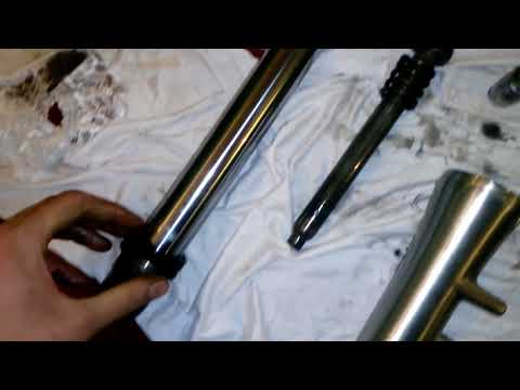 Видео: Suzuki intruder 400 замена сальников вилки