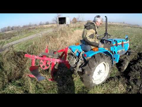 Видео: ИСПЫТАНИЕ ПЛУГА ВСПАШКА МИНИТРАКТОРОМ