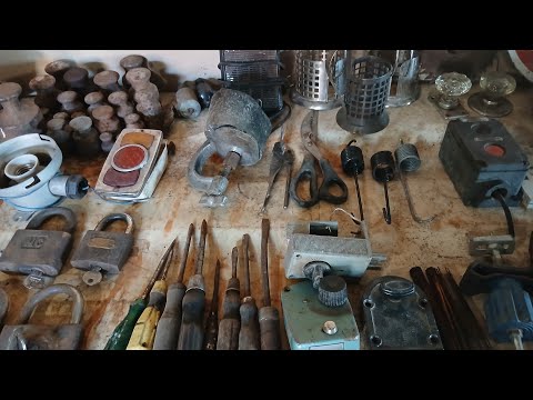 Видео: Барахолка на дому. Продажа. Инструменты. Домкраты. Тискы. Автомобильные приборы. Все для дома.
