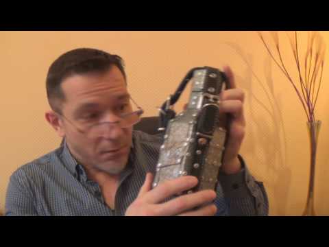 Видео: Кормление демонов с рук и поиск смысла жизни ночью с фонарем.