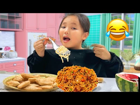 Видео: БІРЕУДІҢ ҚОЛЫМЕН ТАМАҚТАНДЫМ ОЙ ҚЫЗЫҚ БОЛДАУ😂😁