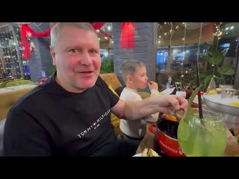 Видео: Первый раз пробую УСТРИЦЫ. Медийное место Анапа.