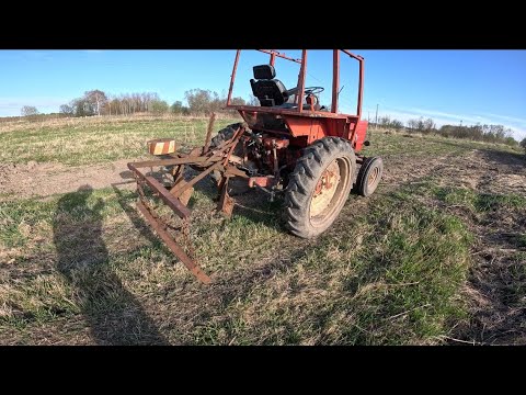 Видео: Пашем на тракторе Т-25, настраиваю старинный плуг который не пахал уже 10 лет!