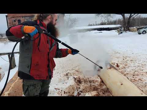 Видео: Окорка бревна водой агрегатомъ высокаго давления
