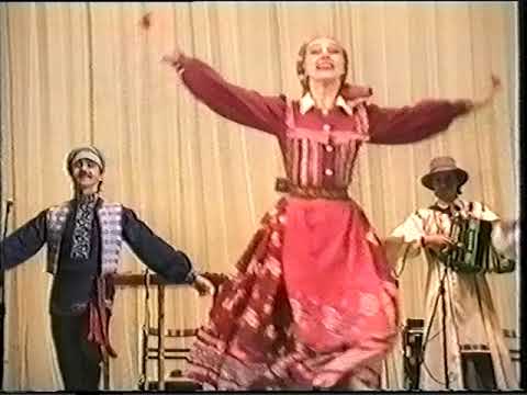 Видео: Belorussian ensemble "Khoroshki" / Белорусский ансамбль "Хорошки"