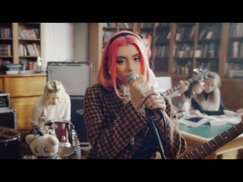 Видео: Дора - Втюрилась (Official video)