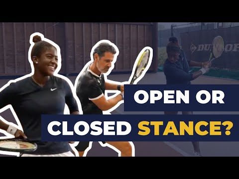 Видео: Открытая или закрытая стойка? | Советы по теннису с Патриком Муратогу
