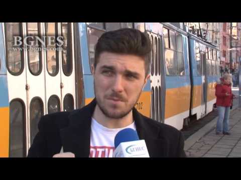 Видео: Вече  3000 се подписаха в защита на Трамвай №6