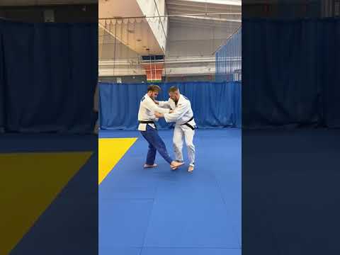 Видео: ОФИГЕННЫЙ ВАРИАНТ БРОСКА, БОКОВАЯ ПОДСЕЧКА. PERFECT LEG SWEEP👊🏻 #shorts #shortsvideo #shortvideo