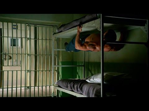 Видео: Түрмедегілер жігіттің не үшін бұндай жаттығу жасайтынын білмейді