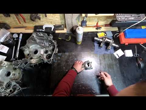 Видео: Сборка двигателя suzuki dl 1000 ч1