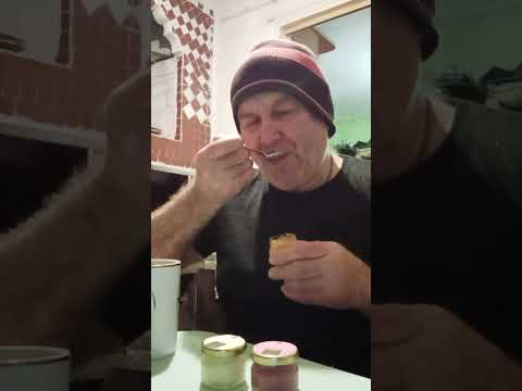 Видео: Пробую мёд-суфле и чай из посылки.