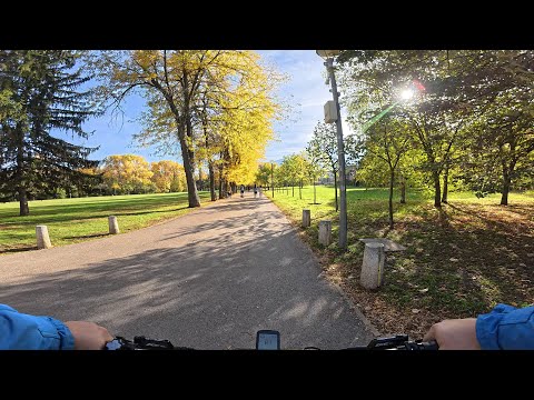 Видео: 30 октомври 2025г. Следобедно съчетавам приятното с полезното. Ходих да взема три пратки.