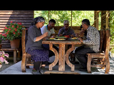 Видео: 🌿🥗 От Сада к Столу: Готовим Ужин для Строителей