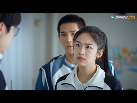 Видео: хитрец публично подставил красивого босса, Золушка пришла в ярость и отругала его