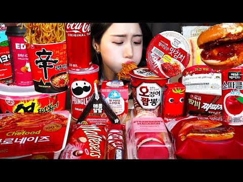Видео: круглосуточный магазин Еда ASMR Мукбанг MUKBANGㅣОстрая лапша Токпокки ШоколадㅣSpicy Noodle