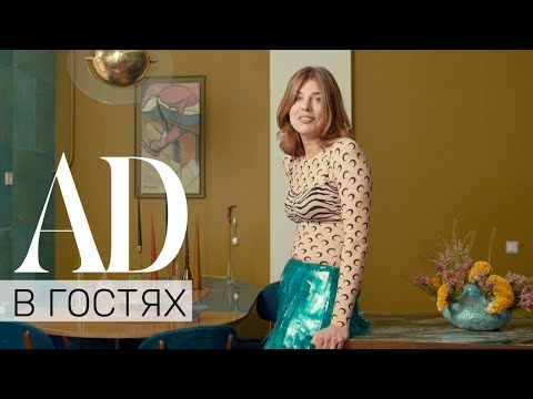 Видео: В гостях у дизайнера Ирины Маркман: квартира 80 кв.м. в доме 1856 года постройки в Москве