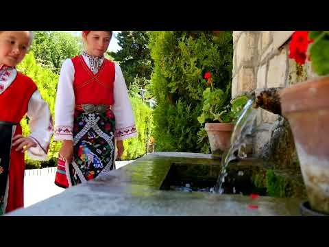 Видео: "Отдолу  идат ергените" изп: Кристиан Николов, Вокално студио "Медени звънчета" - Варна