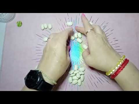 Видео: ВЫЙДЕТ ЛИ НА СВЯЗЬ✨ Гадание на бобах 🍀