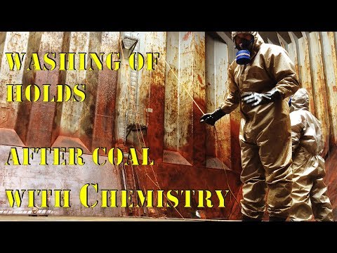 Видео: Замывка трюмов после угля химией / Washing of holds after coal with chemistry