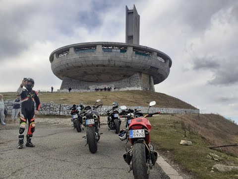 Видео: До Бузлуджа през есента с група мотористи