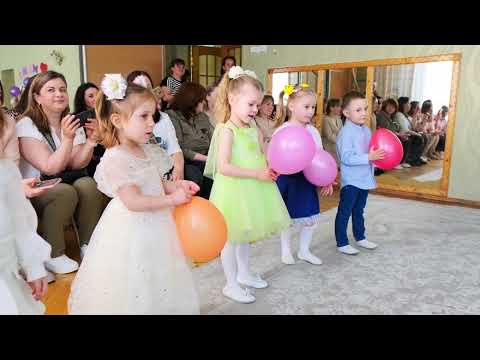 Видео: День матері - садочок № 30 Світлячок, група 8